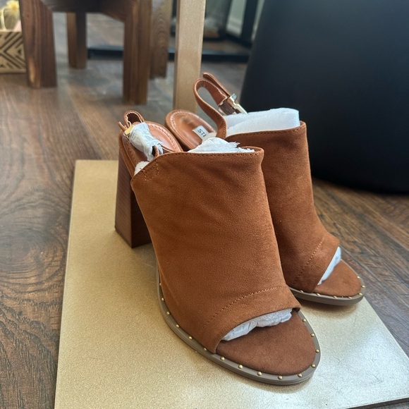 Steve Madden | Brown Peep-Toe Block Heel Mules - Picture 1 of 6